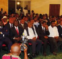 Dans la salle, le patriarche Abdoulaye Yerodia Ndombasi.
