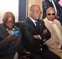 Robert Mbwinga, (à g) Tryphon Kin-kiey Mulumba et Baudouin Banza Mukalayi Nsungu (à dr.) DRESERVES.
